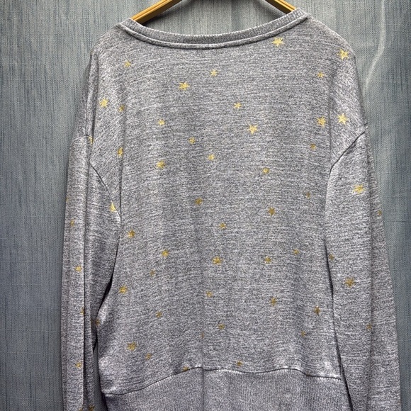 GAP Gray Star-Patterned Women's Top size large - Picture 8 of 8
